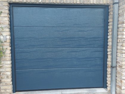 Sectionale garagepoort met sectionale garagepoorten, V-line niet geprofileerd woodgrain, motor, RAL 5008, frame, codeklavier