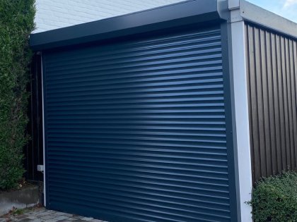 Sectionale garagepoort met rolpoorten, RAL 7016, frame