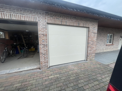 Sectionale garagepoort met sectionale garagepoorten, motor, RAL 1013, V-line niet geprofileerd glad