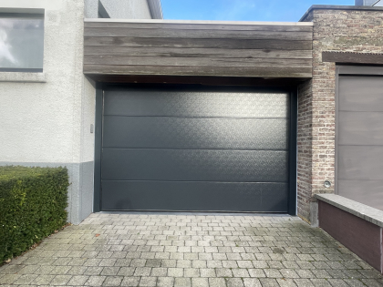 Sectionale garagepoort met sectionale garagepoorten, hand, RAL 7016, V-line niet geprofileerd stucco