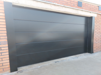 Sectionale garagepoort met sectionale garagepoorten, motor, RAL 9005, plaatwerk